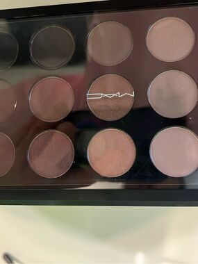 MAC Cosmetics Neutral Taupe & Brown Eyeshadow Palette